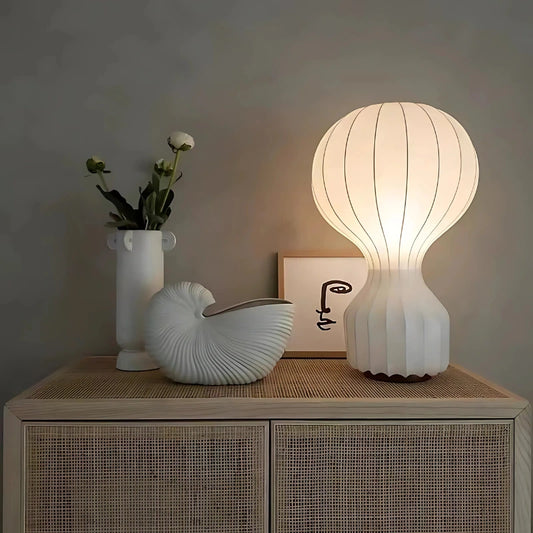 Elegantis Nordisk Bordslampa i Silke