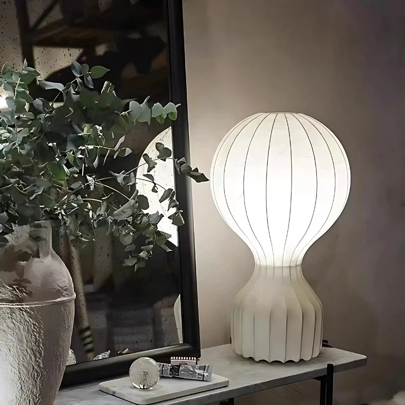 Elegantis Nordisk Bordslampa i Silke